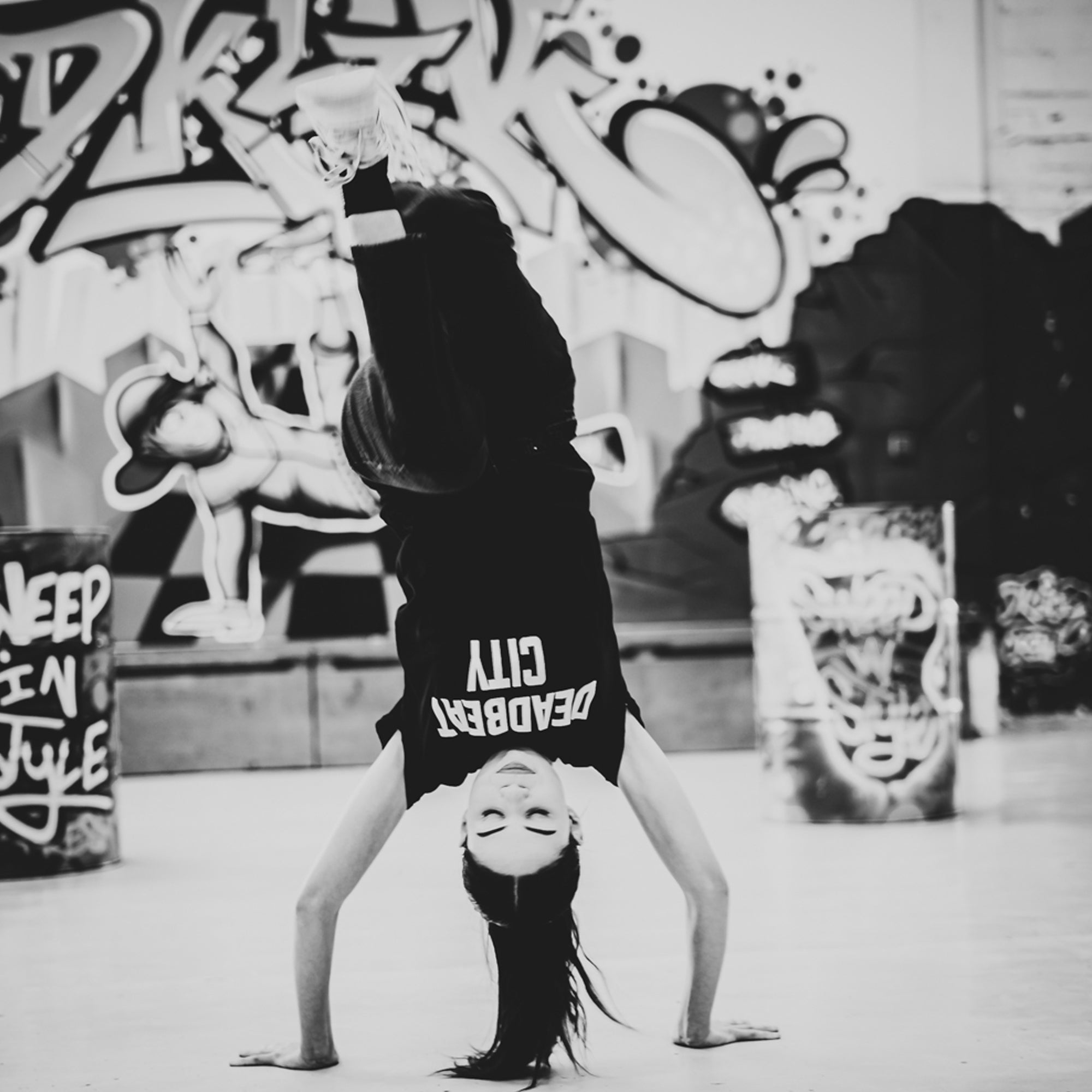 db DEADBEAT City Motif Screen Printed Eco-Friendly Black Skinny Fit T-Shirt for Women and Teens