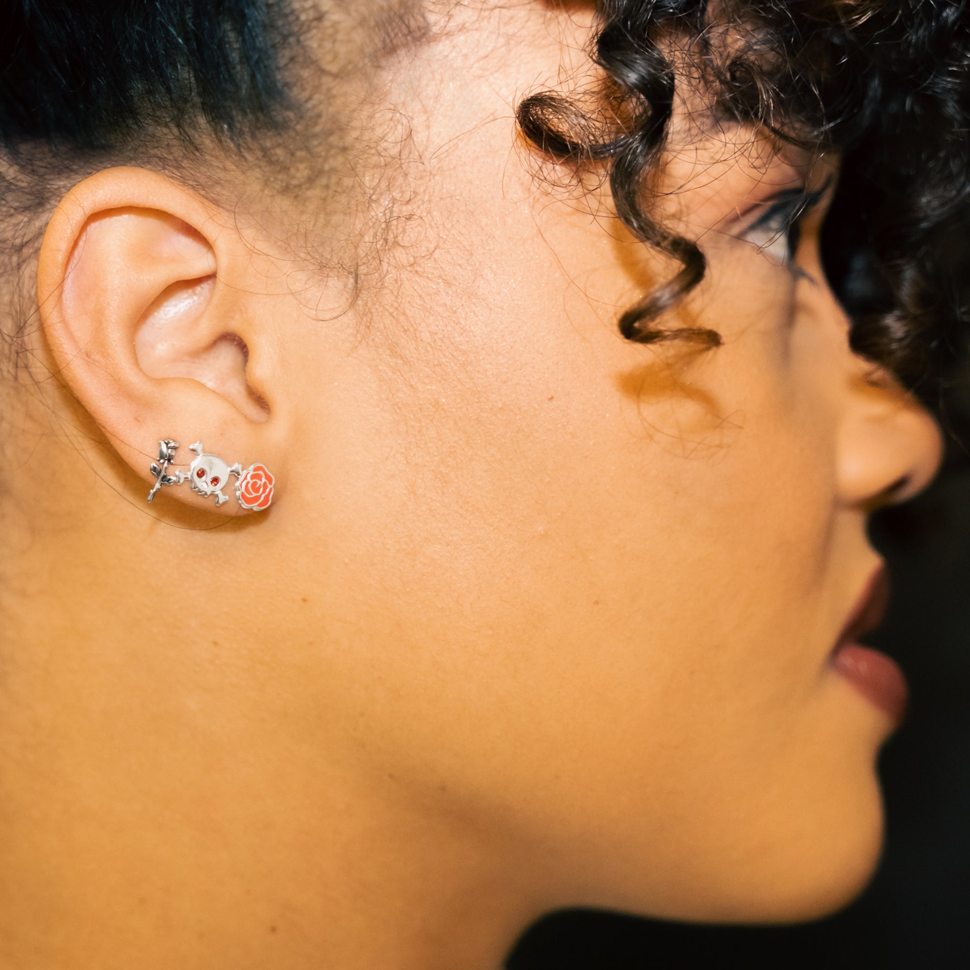 db DEADBEAT 925 Recycled Silver Red Crystal Skull & Crossbones Ear Stud & Tattoo Rose Ear Stud Gift Pack