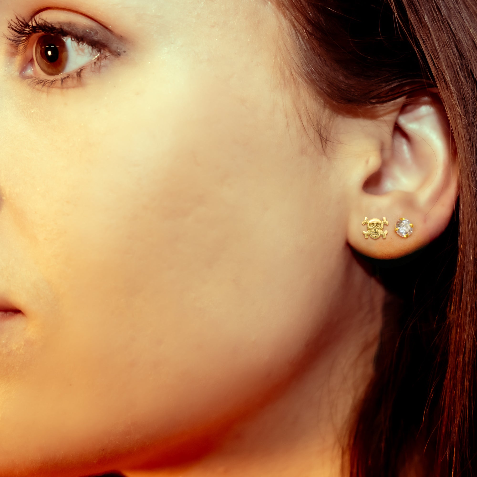 DEADBEAT Rock-Solid 925 Silver 24ct Gold Plated CZ Ear Stud & Skull & Crossbones Ear Stud Gift Pack
